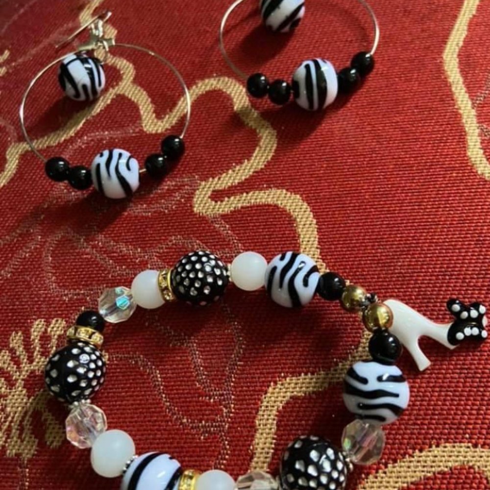 Heavenlee-Scent, we make you sparkle jewelry, inky-white